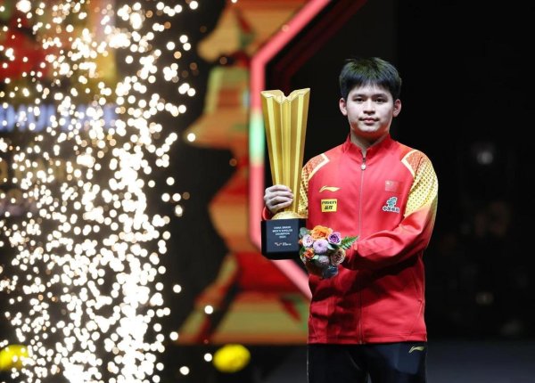 问鼎娱乐官方网站 靠硬实力和反手啃下！马斯喀特赛：林诗栋3-2西多连科，晋级男单八强！